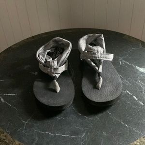 Cali Foam Sketchers sandals 10